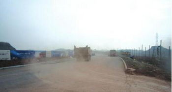 施工现场车辆带泥上路 防治雾霾 自贡市对建筑施工扬尘 宣战